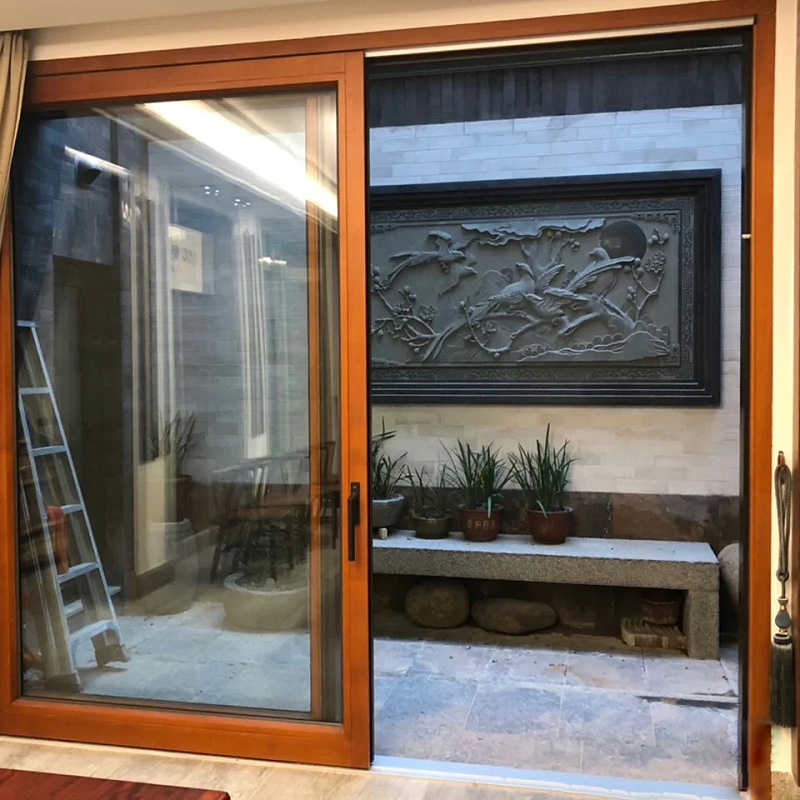 嚴(yán)嚴(yán)冬日里選擇保暖的鋁木復(fù)合門窗有多重要？