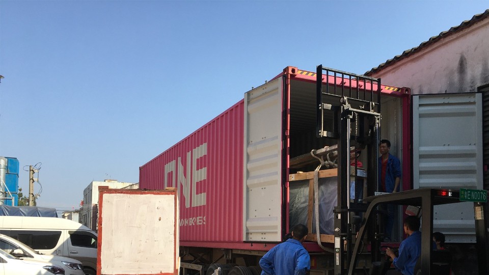 私家別墅豪宅定制的高端鋁合金門(mén)窗即將被送出國(guó)！