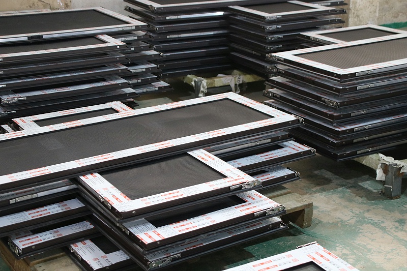 高樓層到底裝平開(kāi)窗好還是裝推拉窗好？樓上樓高端門(mén)窗的解說(shuō)讓人恍然大悟！